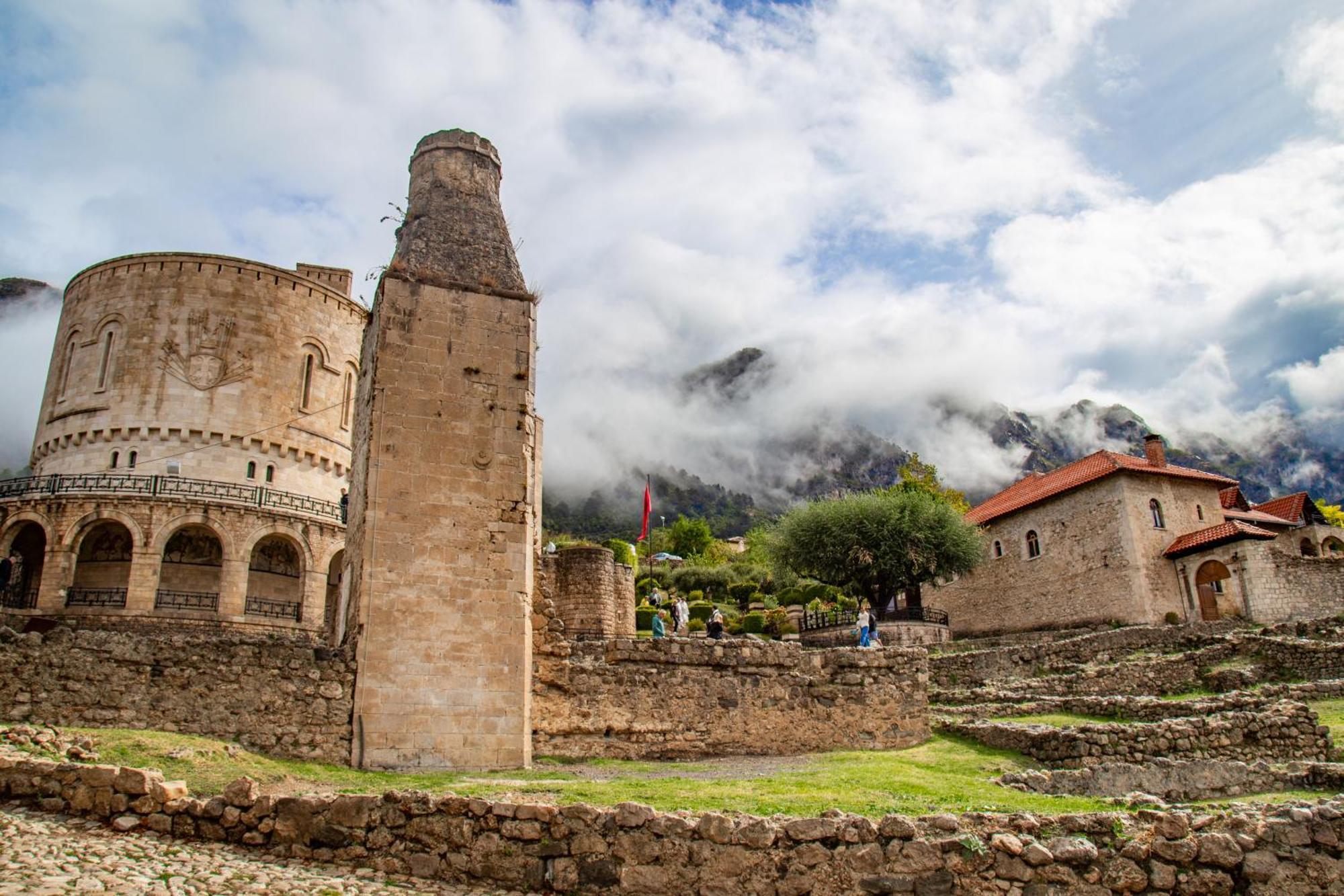 Kruja Albergo Diffuso , Inside Kruja Castle Екстер'єр фото