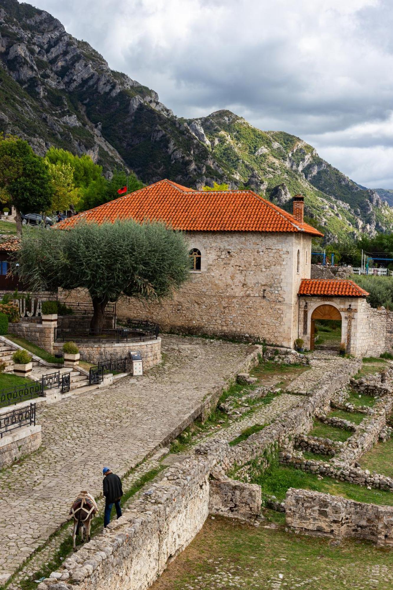 Kruja Albergo Diffuso , Inside Kruja Castle Екстер'єр фото